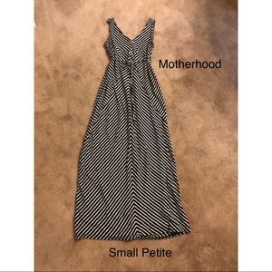 Maternity maxi dress